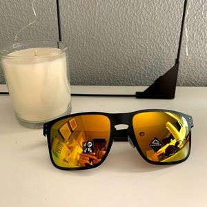 Oakley metal sunglasses!